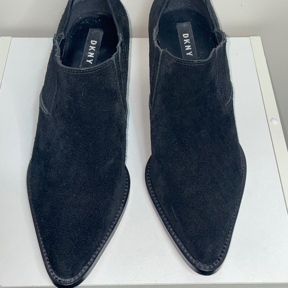 DKNY Black Suede Pointed Toe Western Ankle Booties Block Heel Women's Size 8 - Picture 5 of 8